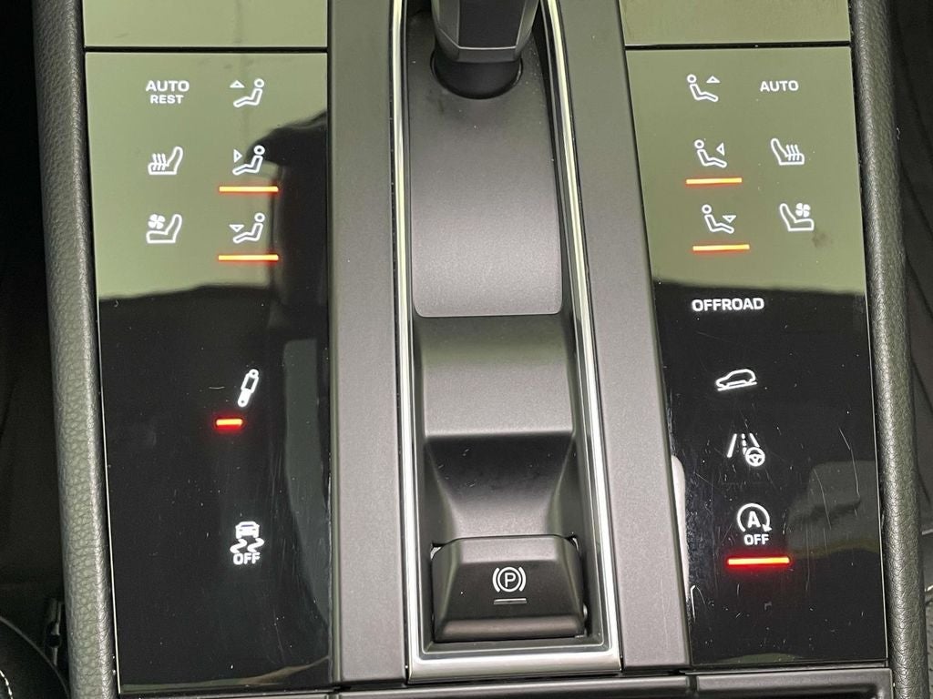 2025 Porsche Macan T