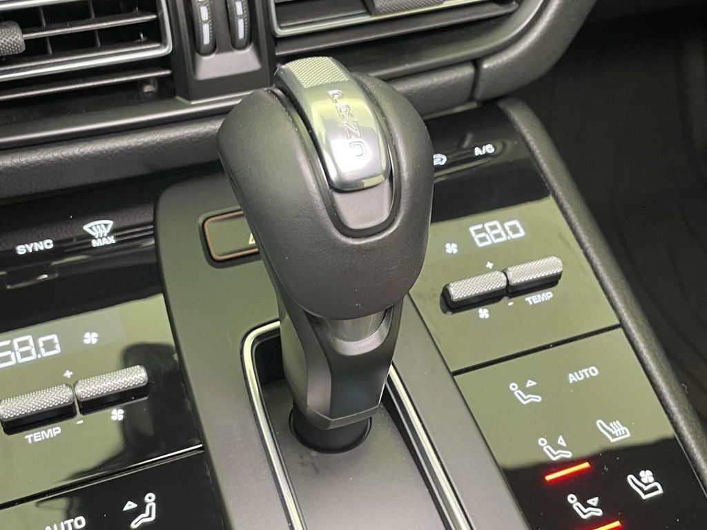 2025 Porsche Macan T