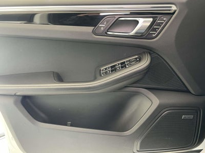 2025 Porsche Macan T