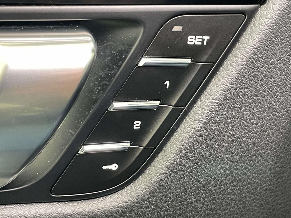 2025 Porsche Macan T