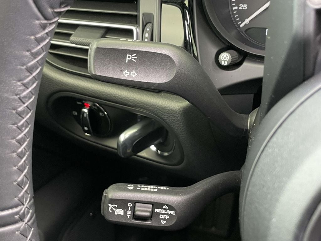 2025 Porsche Macan T