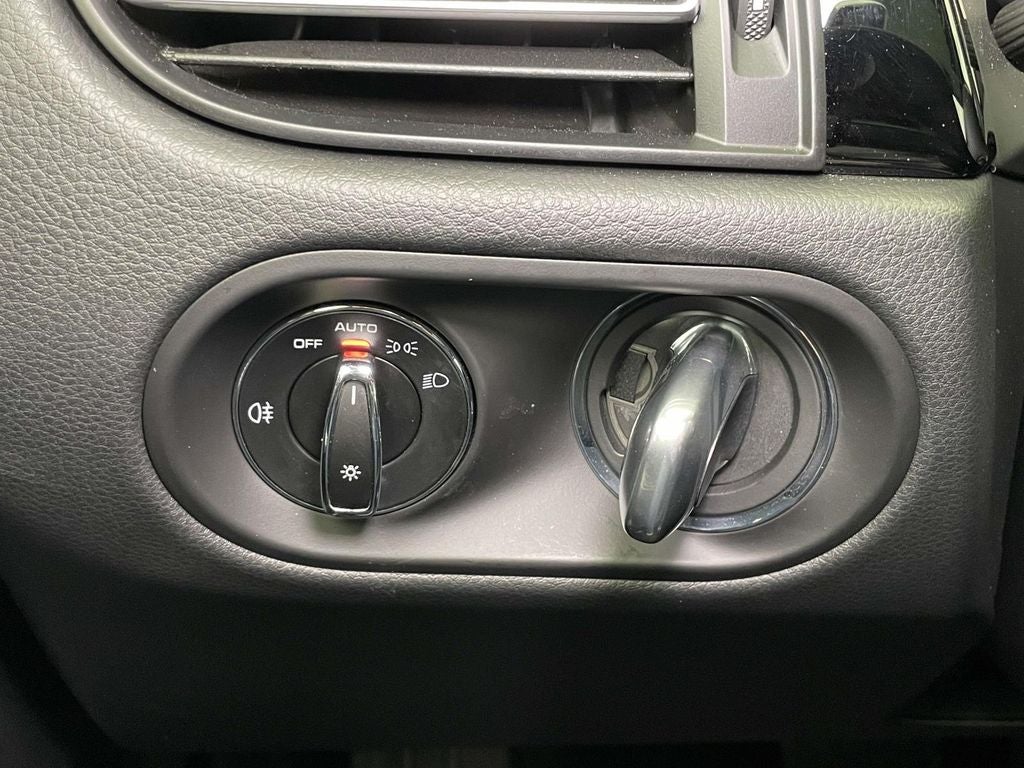 2025 Porsche Macan T