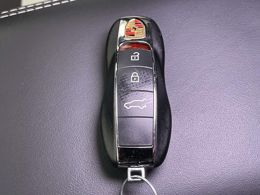 2025 Porsche Macan T