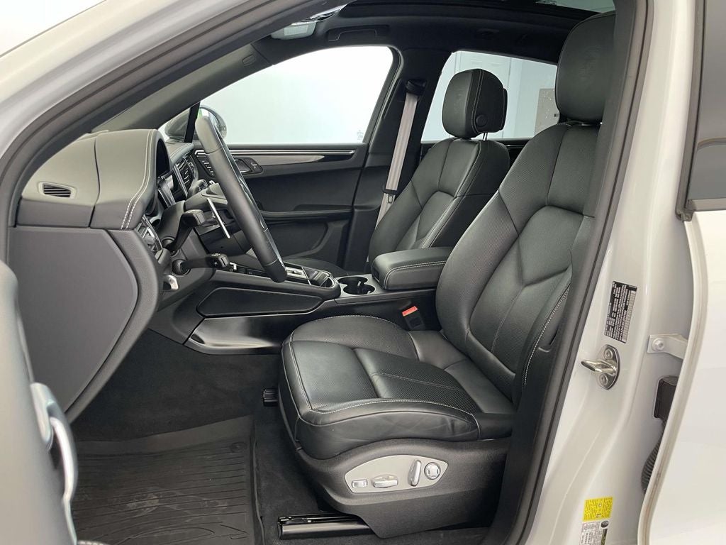 2025 Porsche Macan T