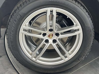 2023 Porsche Macan Base