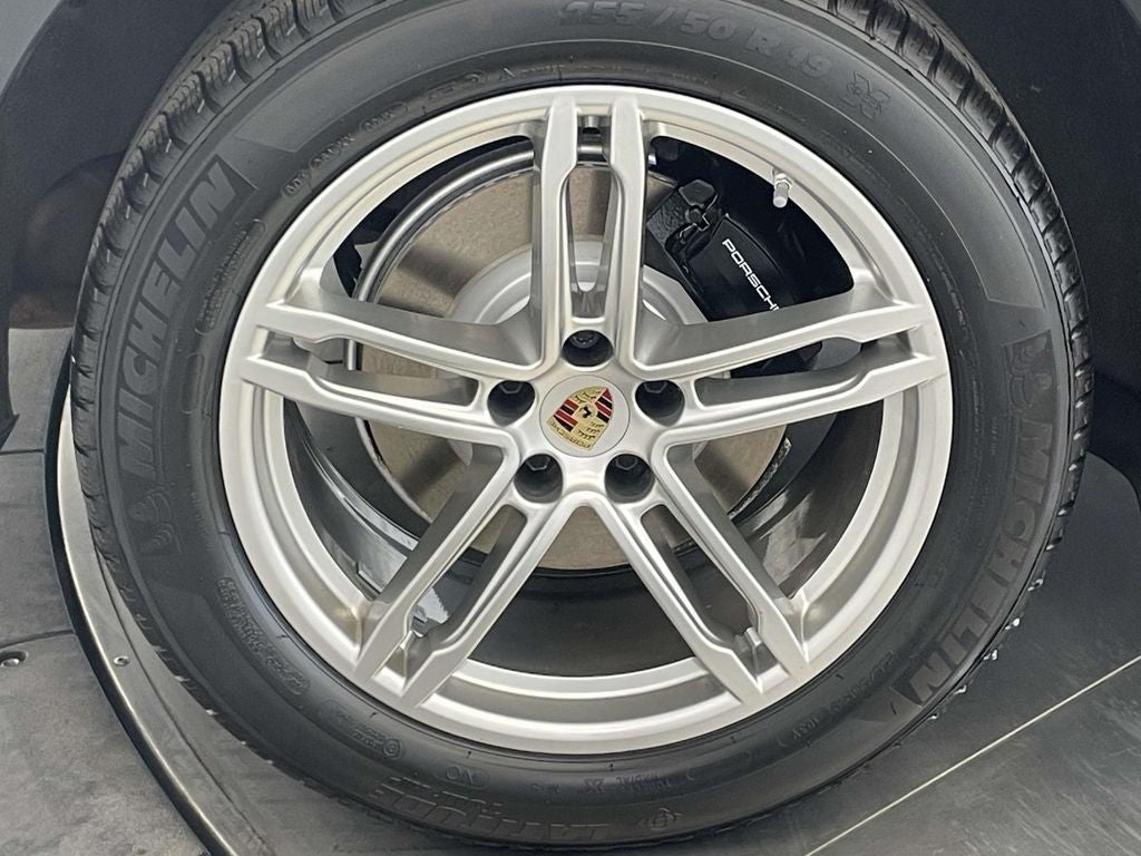 2023 Porsche Macan Base