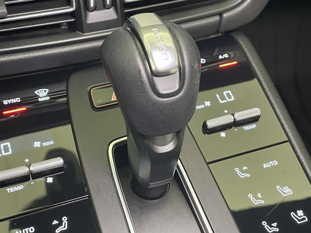 2022 Porsche Macan Base
