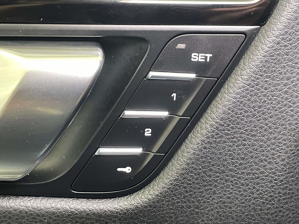 2022 Porsche Macan Base