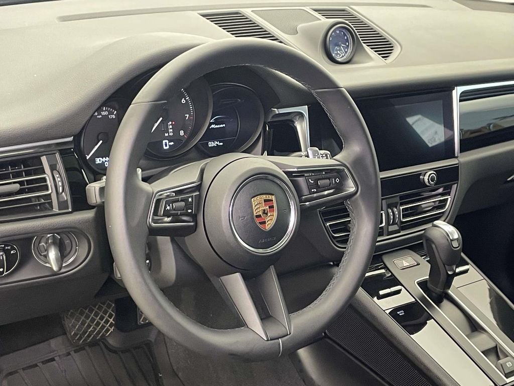 2022 Porsche Macan Base