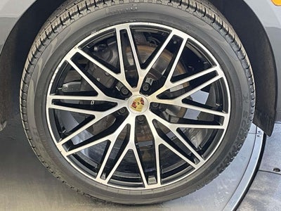 2025 Porsche Macan Base