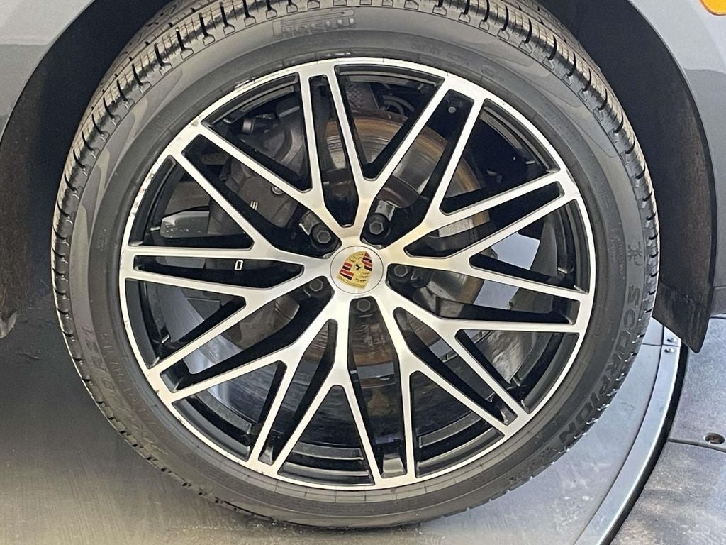 2025 Porsche Macan Base