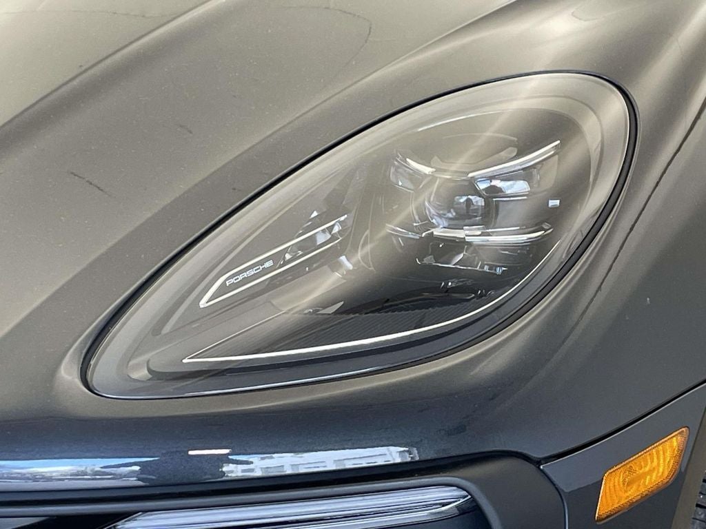 2025 Porsche Macan Base