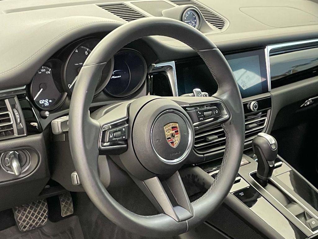 2025 Porsche Macan Base