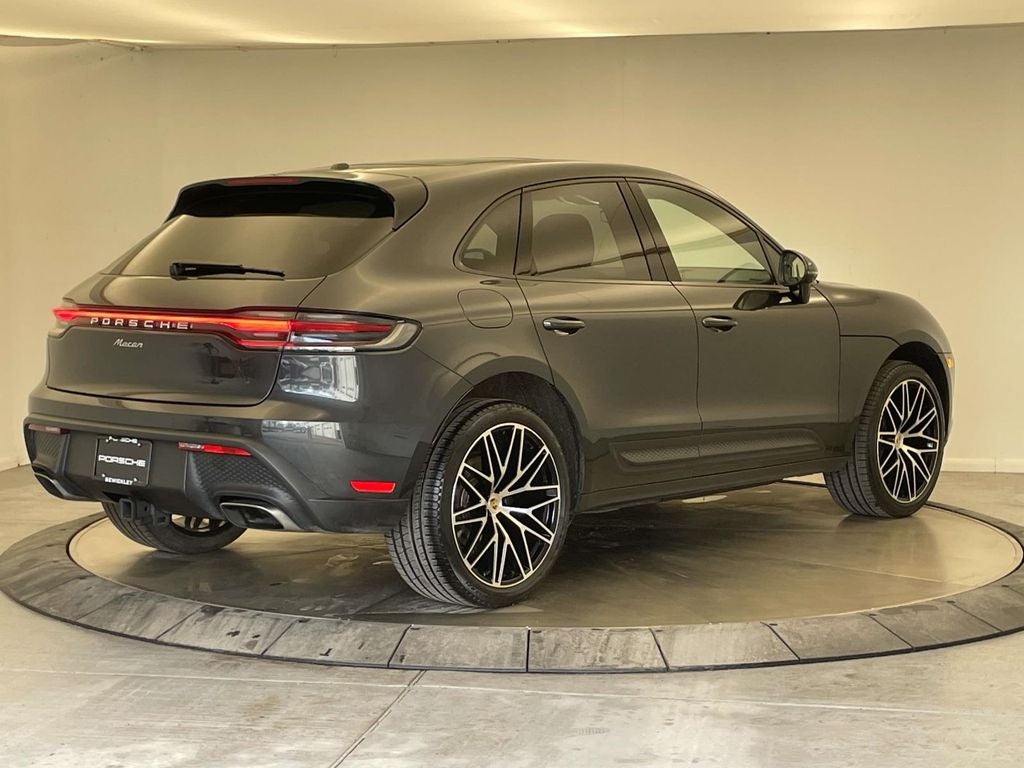 2025 Porsche Macan Base