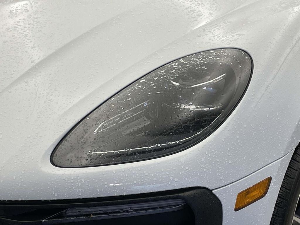 2025 Porsche Macan Base