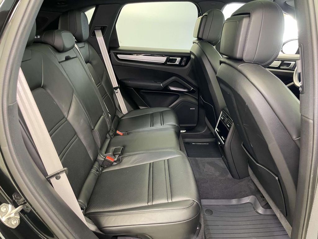 2023 Porsche Cayenne Platinum Edition