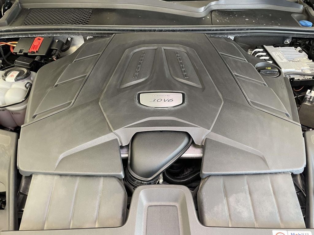 2023 Porsche Cayenne Platinum Edition