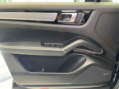 2023 Porsche Cayenne Platinum Edition