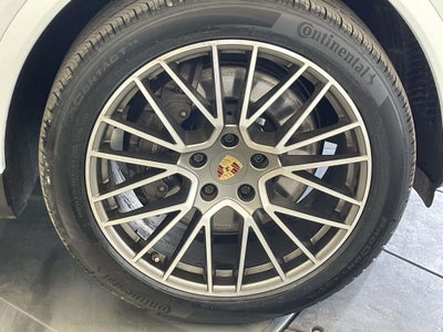 2023 Porsche Cayenne Platinum Edition