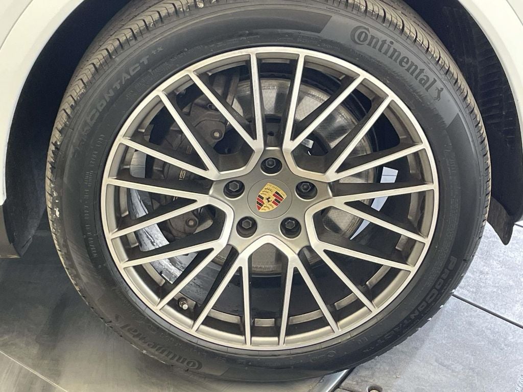 2023 Porsche Cayenne Platinum Edition