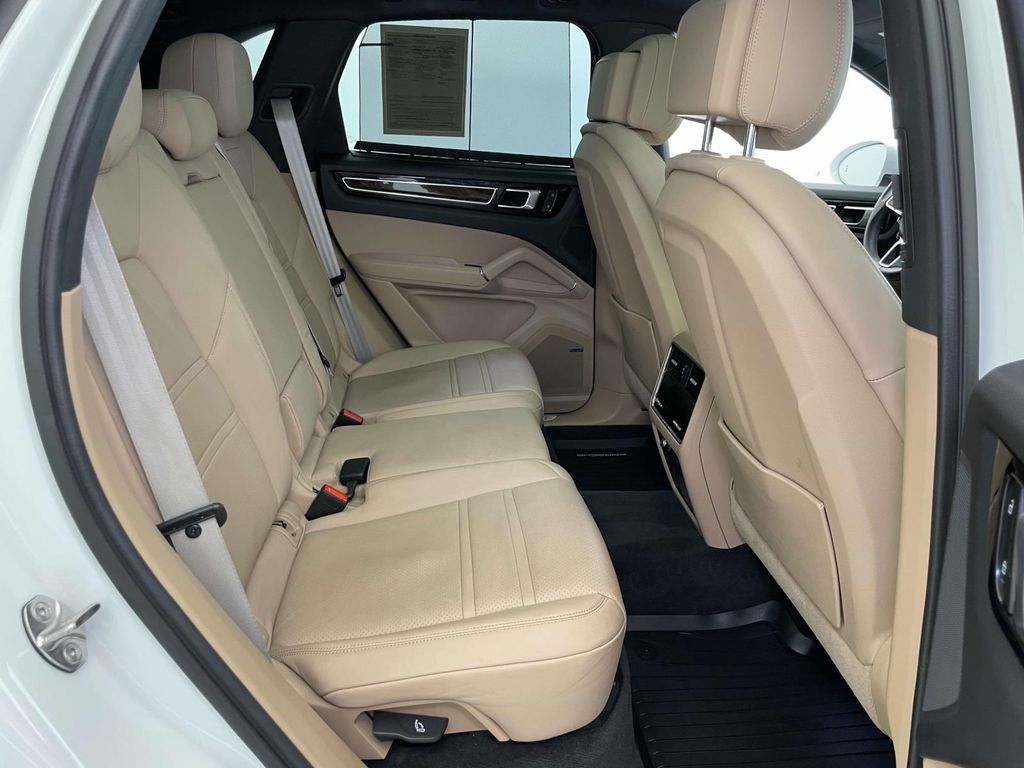 2023 Porsche Cayenne Platinum Edition