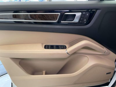 2023 Porsche Cayenne Platinum Edition