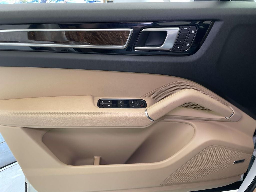 2023 Porsche Cayenne Platinum Edition