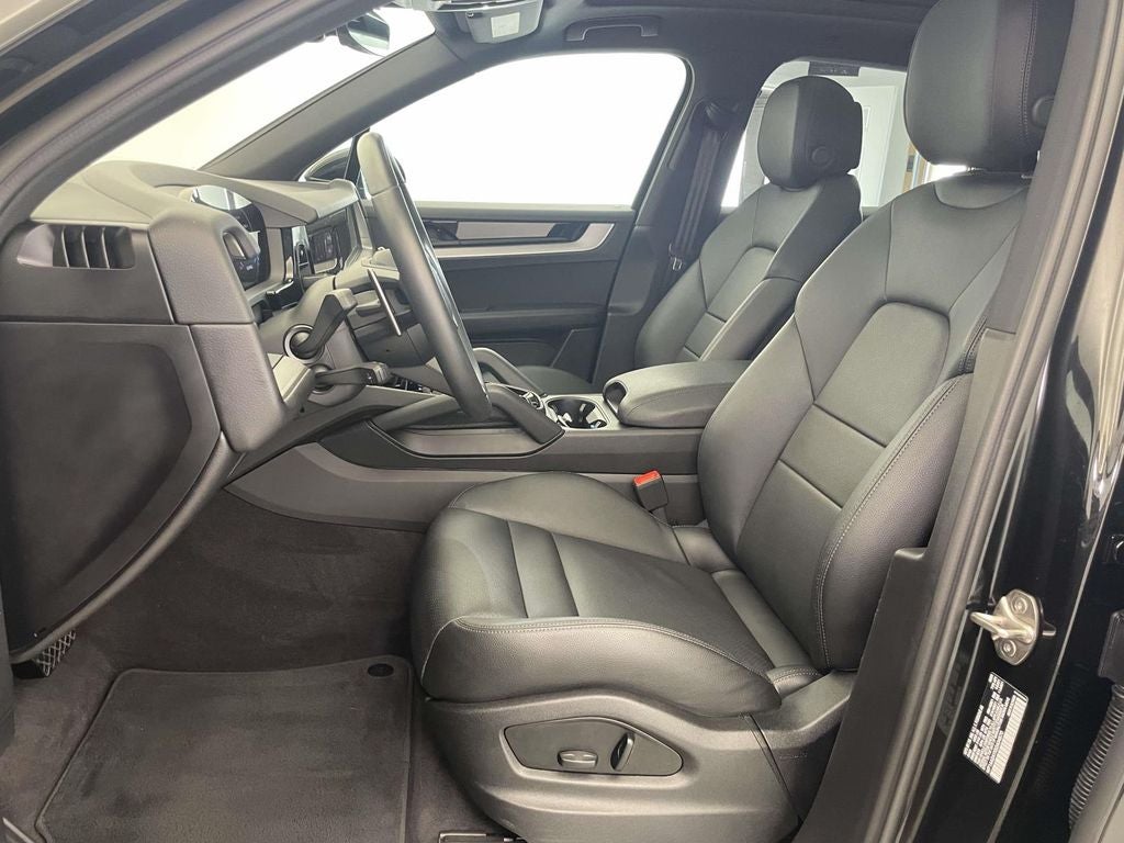 2025 Porsche Cayenne Base