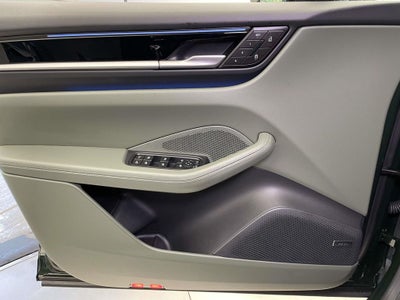 2025 Porsche Macan Electric 4