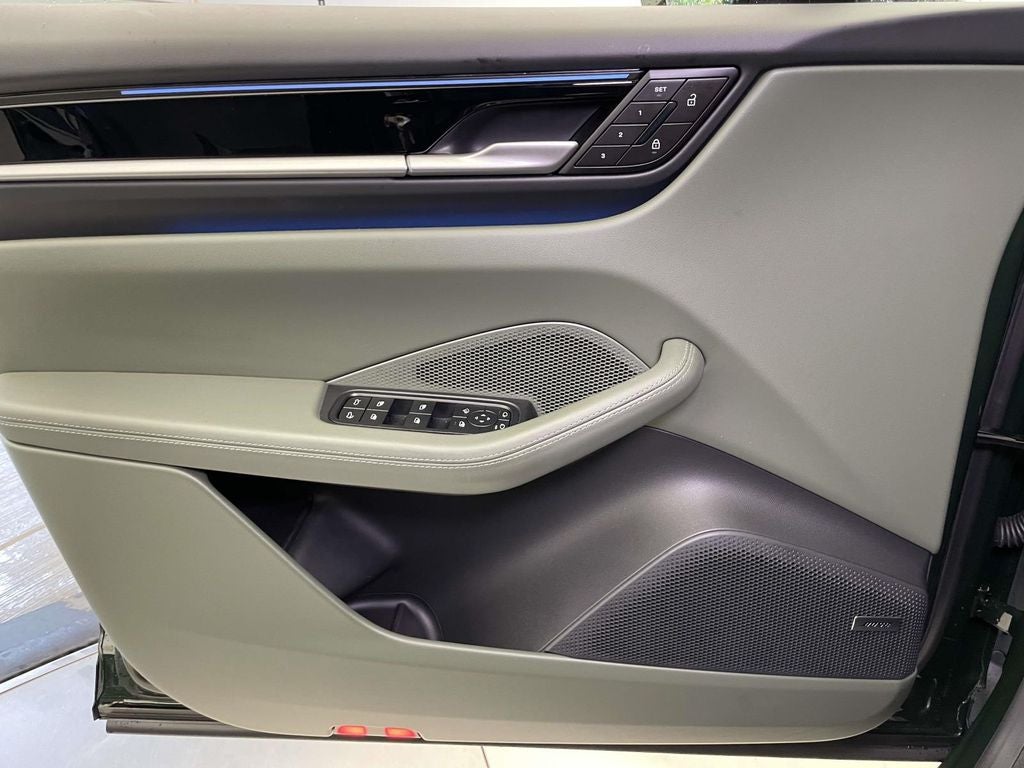 2025 Porsche Macan Electric 4