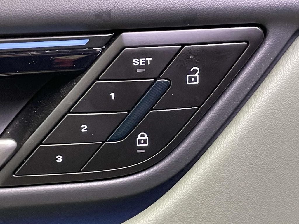 2025 Porsche Macan Electric 4