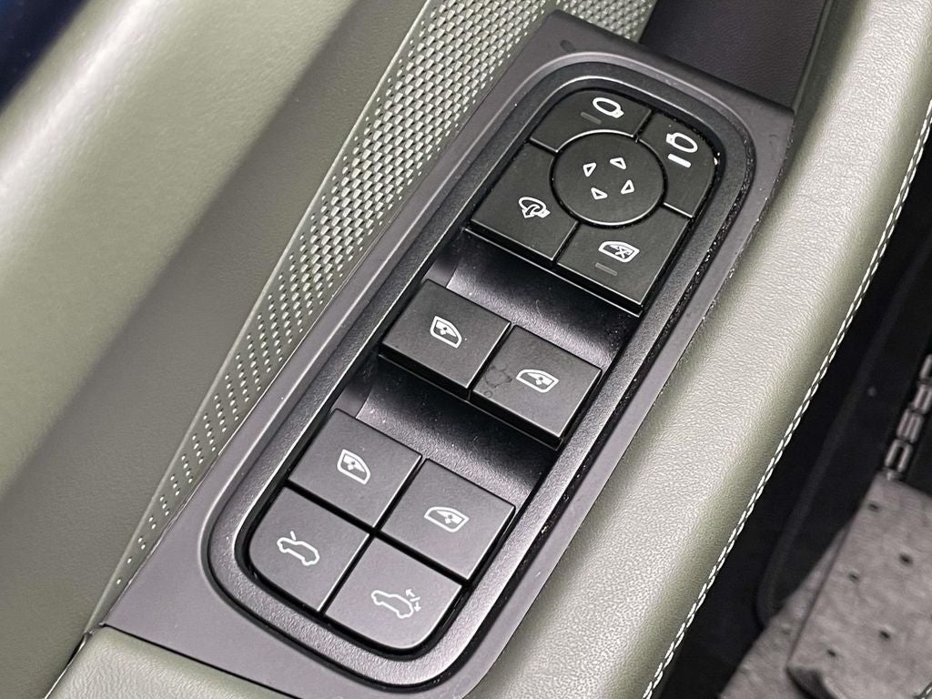 2025 Porsche Macan Electric 4