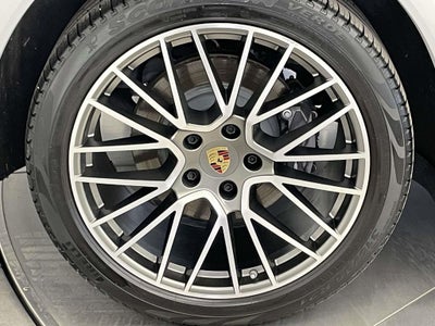 2023 Porsche Cayenne E-Hybrid Platinum Edition