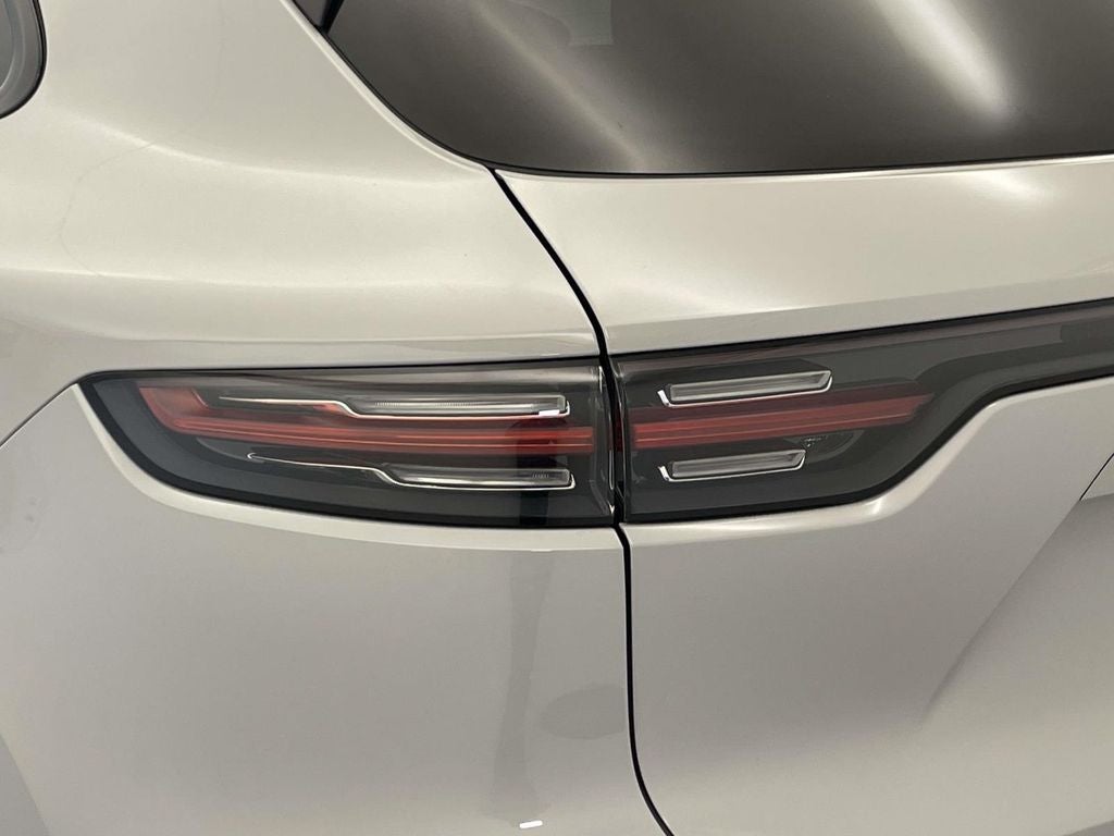 2023 Porsche Cayenne E-Hybrid Platinum Edition