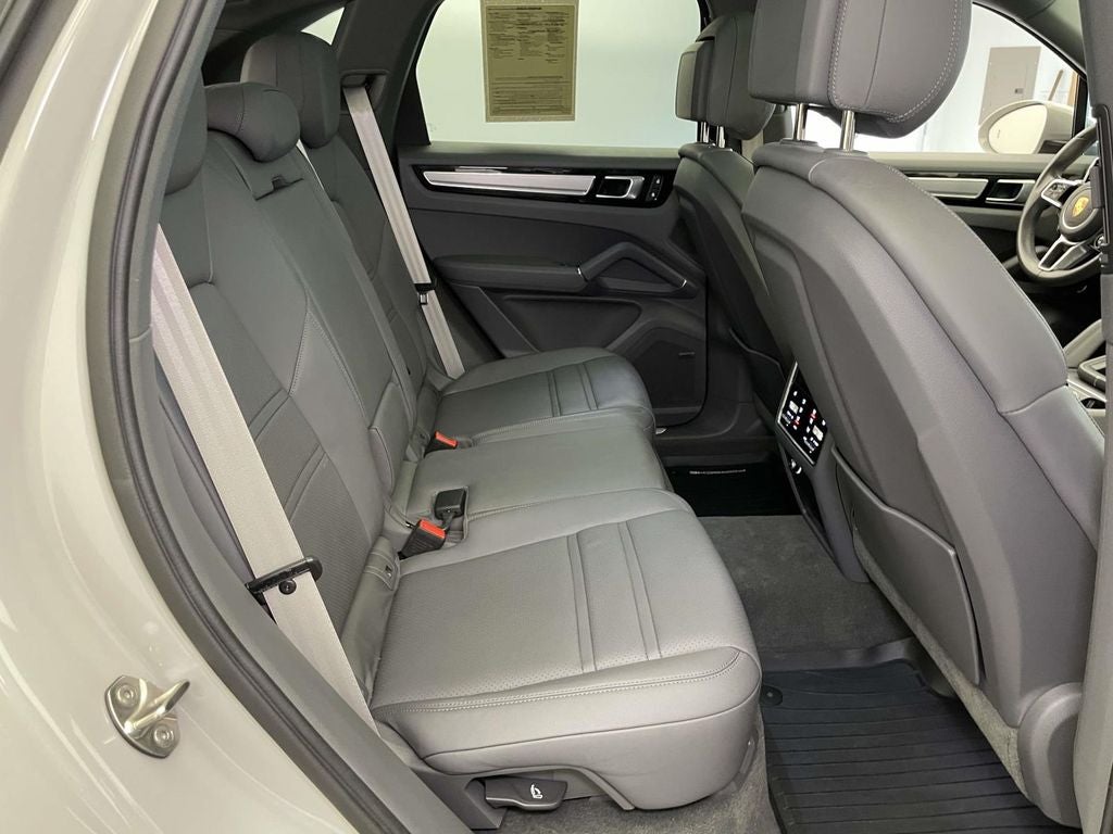 2023 Porsche Cayenne E-Hybrid Platinum Edition