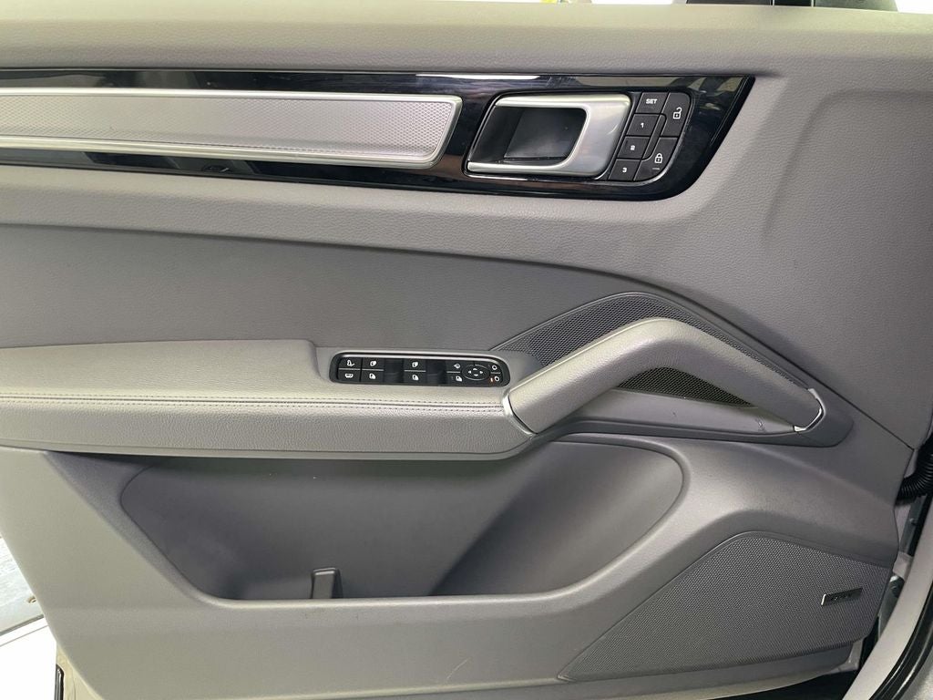 2023 Porsche Cayenne E-Hybrid Platinum Edition