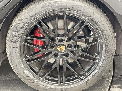 2025 Porsche Cayenne GTS