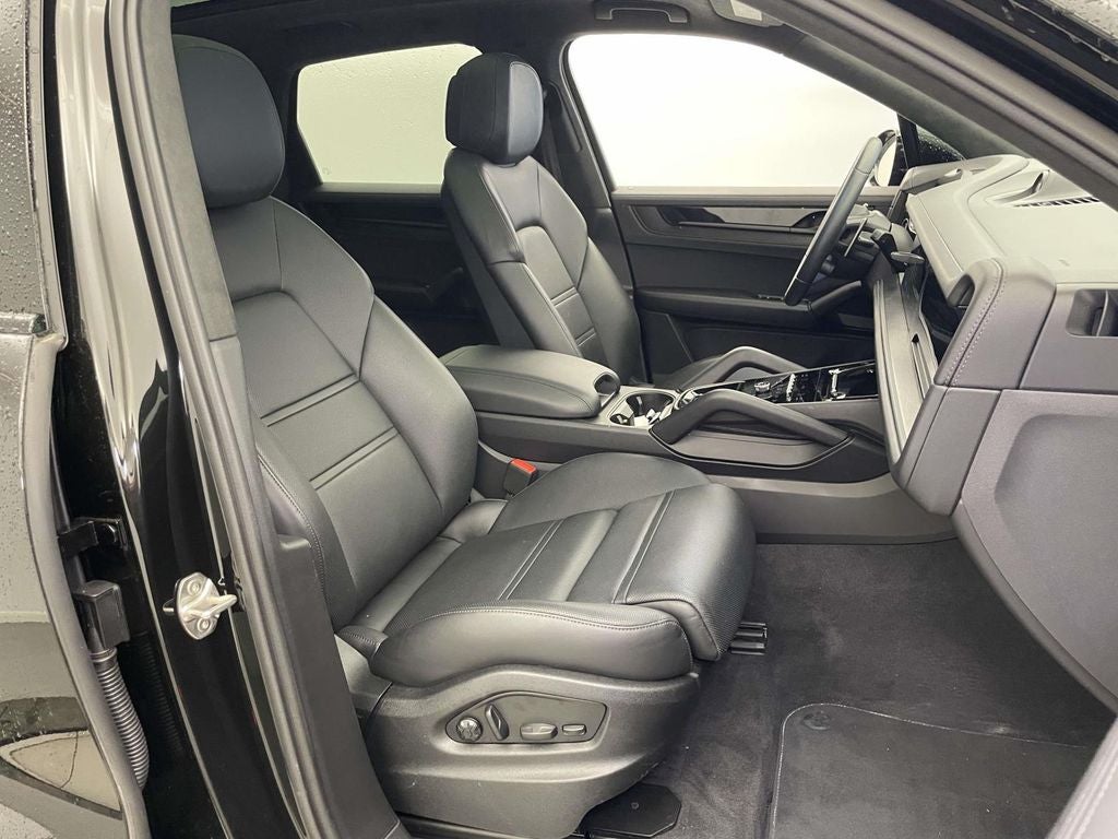 2025 Porsche Cayenne GTS