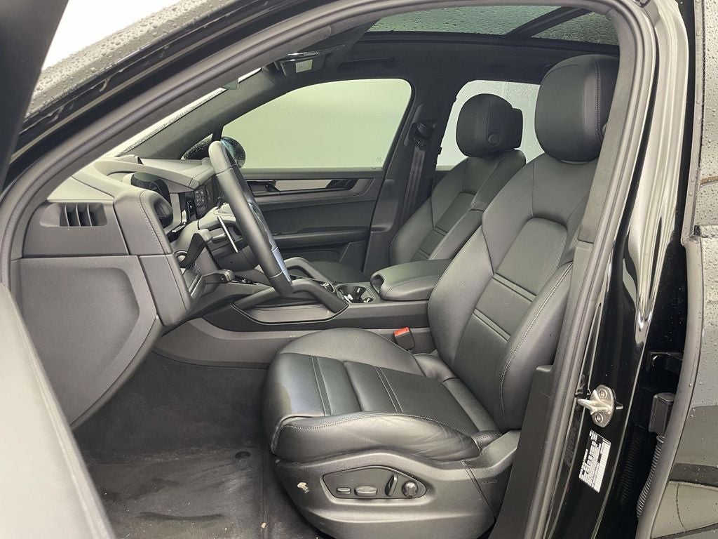2025 Porsche Cayenne GTS