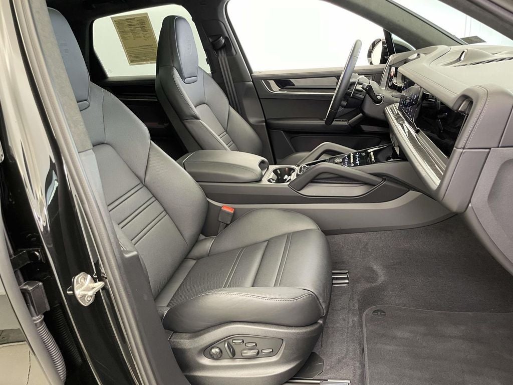 2025 Porsche Cayenne E-Hybrid Turbo