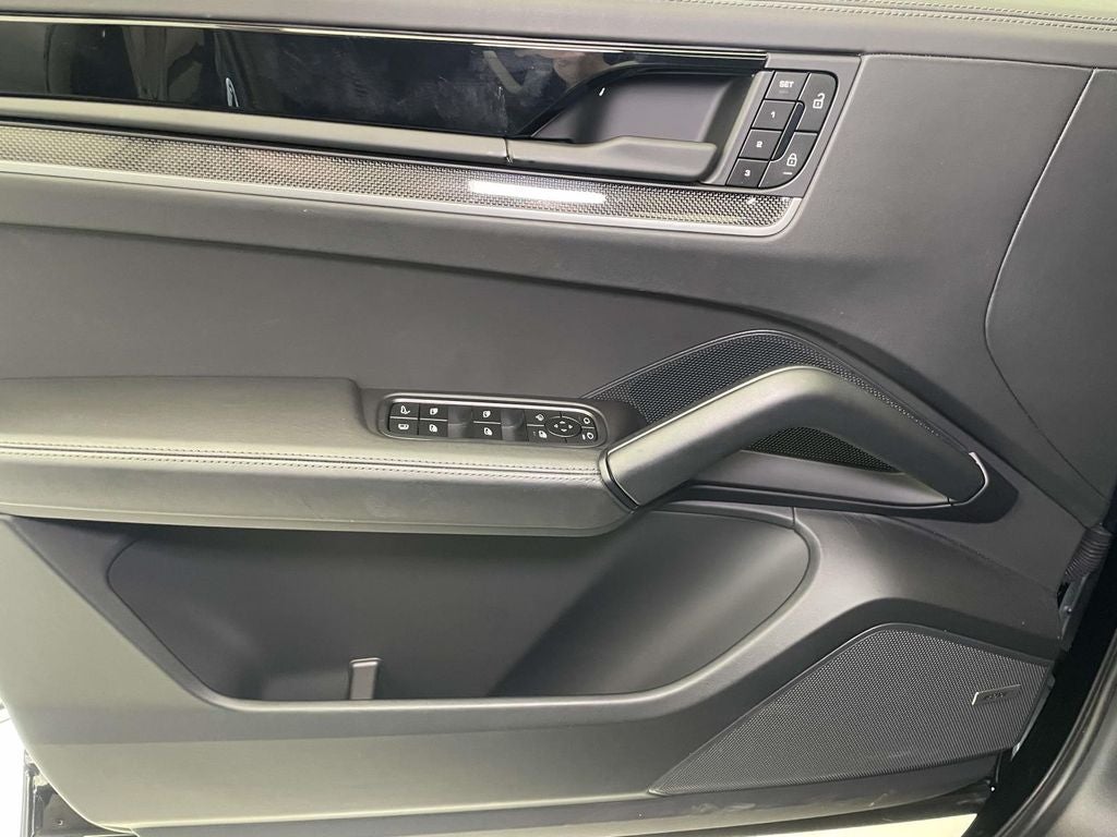 2025 Porsche Cayenne E-Hybrid Turbo