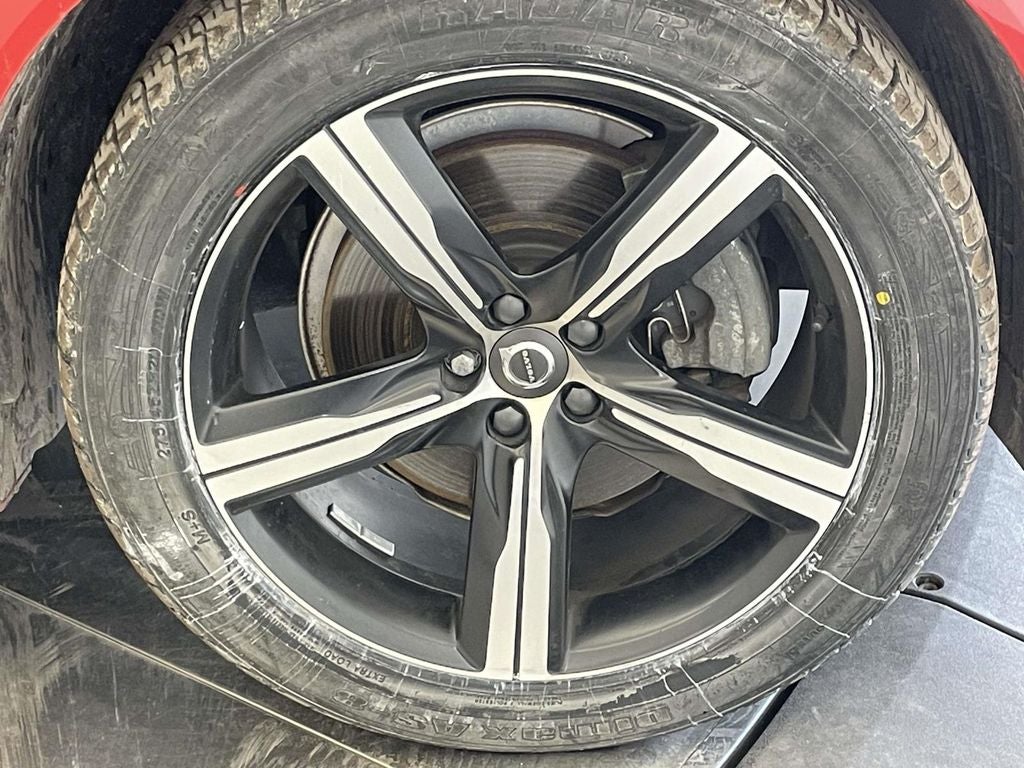 2019 Volvo XC90 T6 R-Design