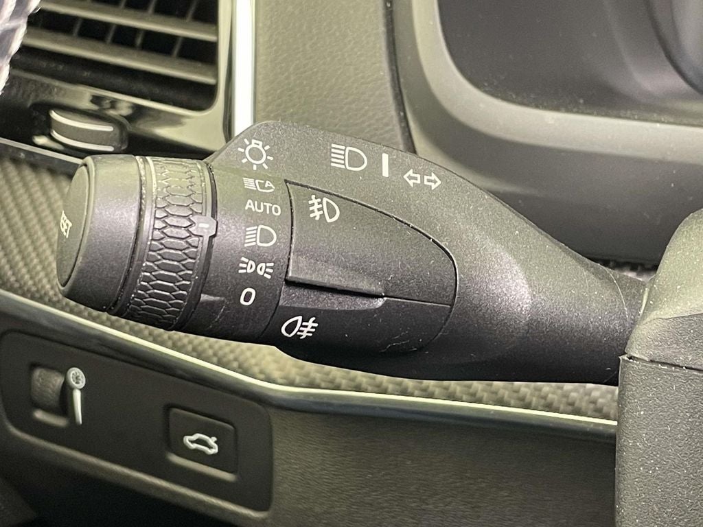 2019 Volvo XC90 T6 R-Design