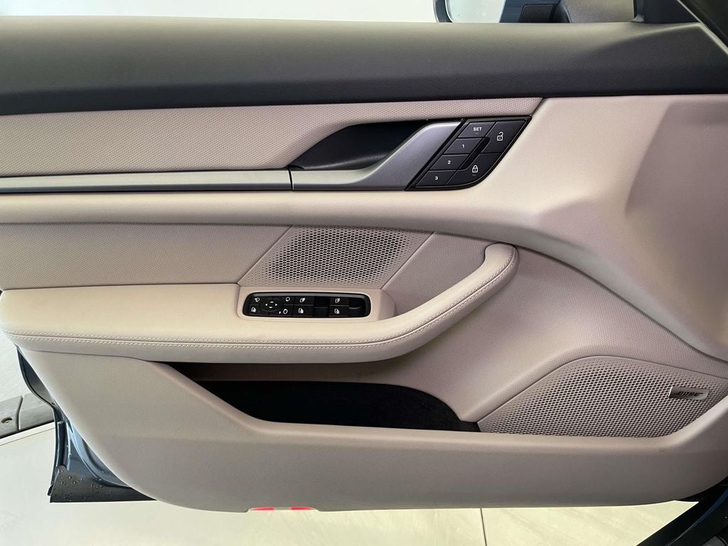 2025 Porsche Taycan 4