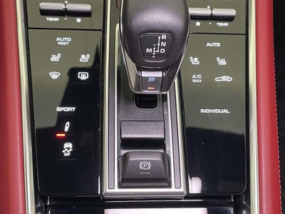 2022 Porsche Panamera 4 Platinum Edition