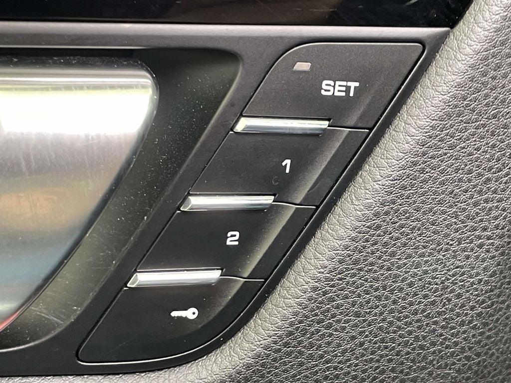 2023 Porsche Macan Base