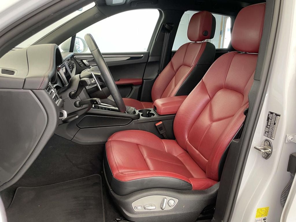 2023 Porsche Macan Base