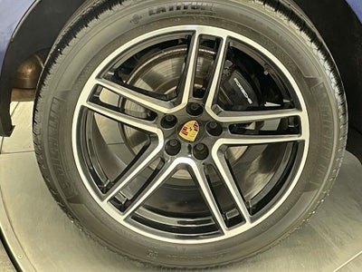 2023 Porsche Macan Base