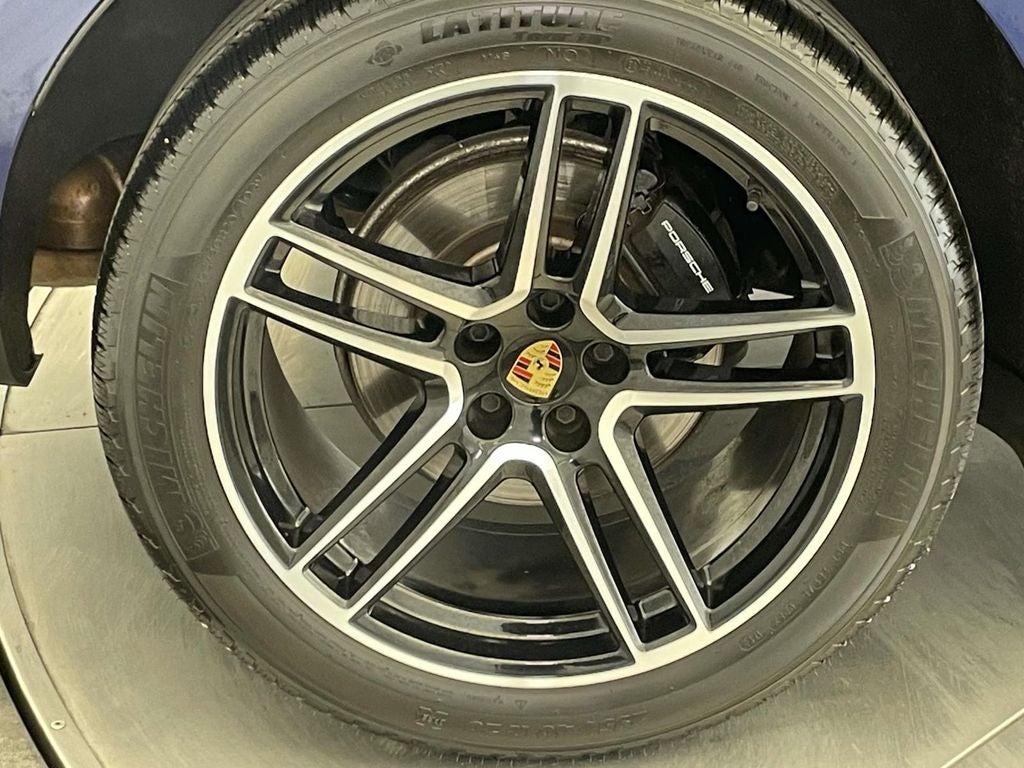 2023 Porsche Macan Base