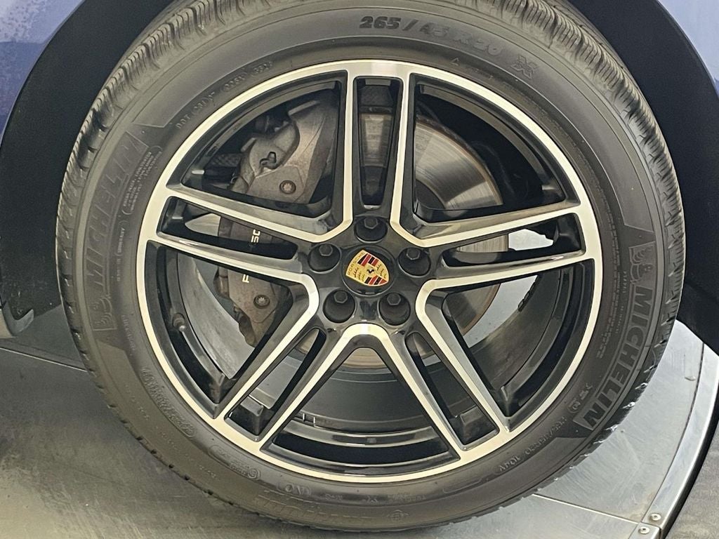2023 Porsche Macan Base